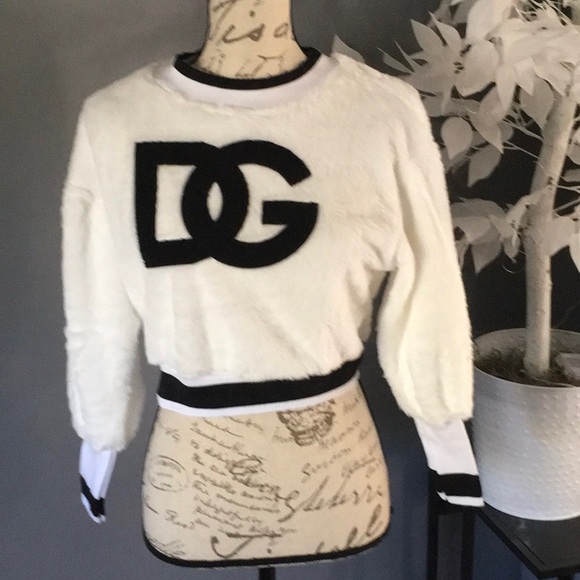 Fashion Furry sweater - Picture 1 of 5